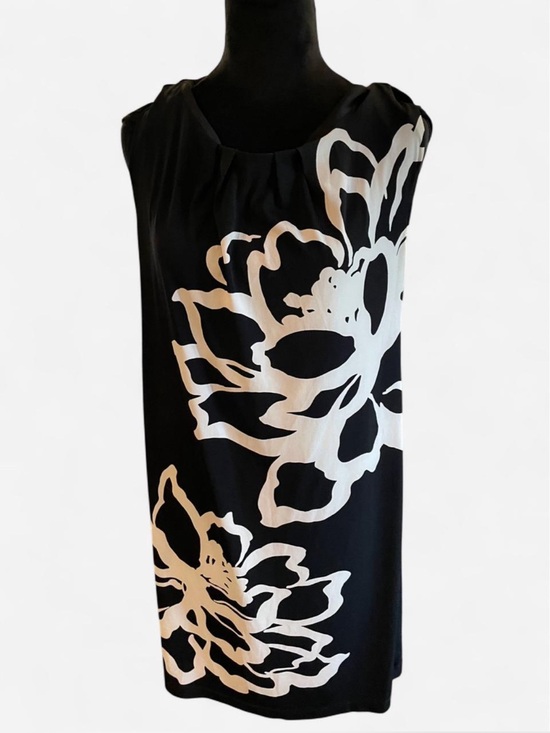 London Times Dresses & Skirts - London Times Black and White Floral Shift Dress